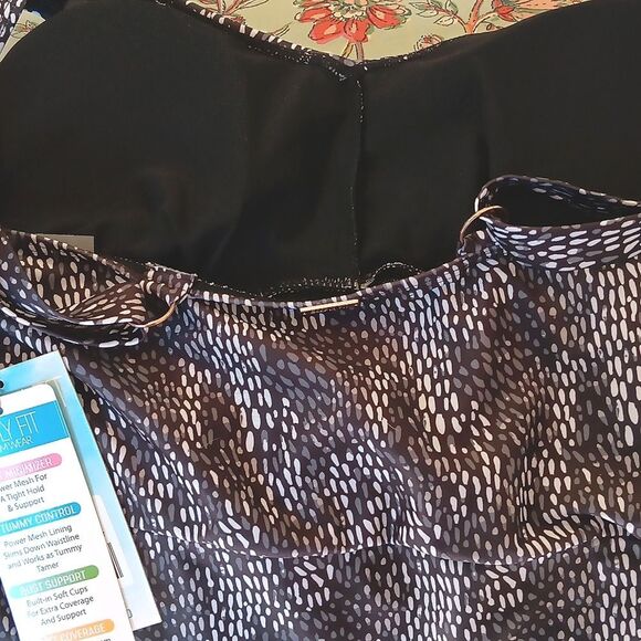 NWT. Simply Fit Black and White Empire Swim Dress - Picture 11 of 12